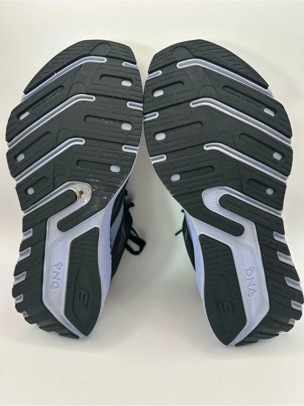 Brooks Launch 9 Women’s Running Shoes SIZE 9.5 Black w/ Blue Lavender